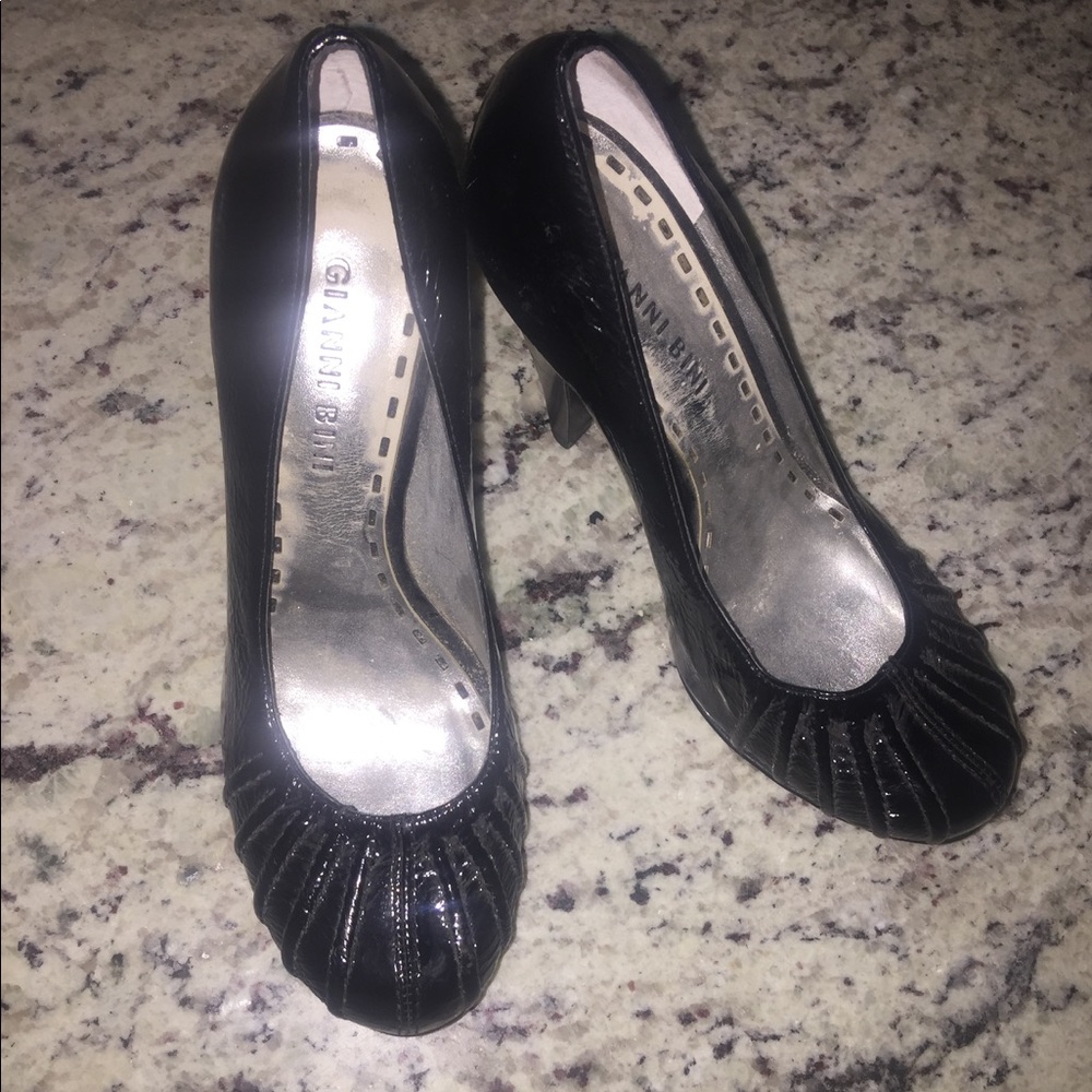 Gianna Bini black heels